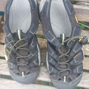 Men's Keen sandals Black and Yellow size 8.5